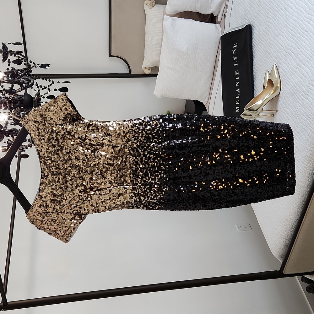 Melanie Lyne Black & Gold Short Sleeve Knee Length Dress Size: 4